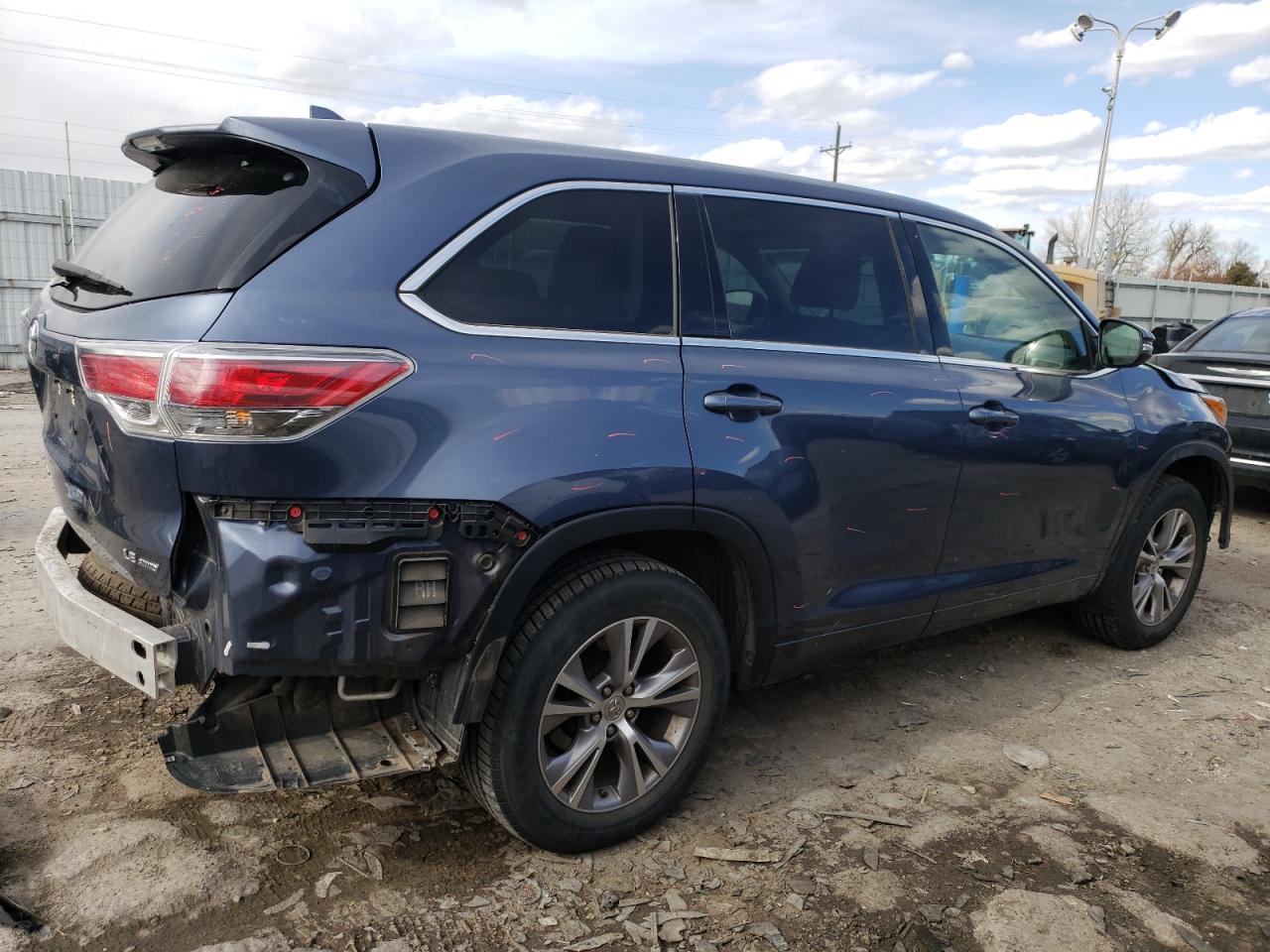 2015 Toyota Highlander VIN 5TDBKRFH9FS202118 Copart auction photo, rear end / front end damage thumbnail 3