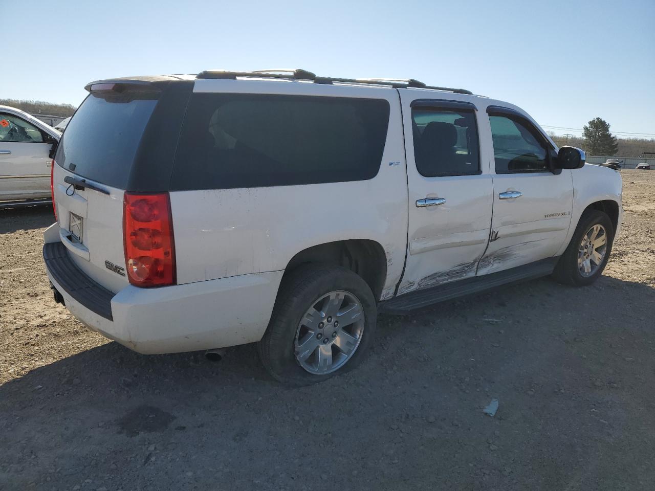 2007 GMC Yukon VIN 1GKFK16377R377463 Copart auction photo, side / minor dent/scratches damage thumbnail 3