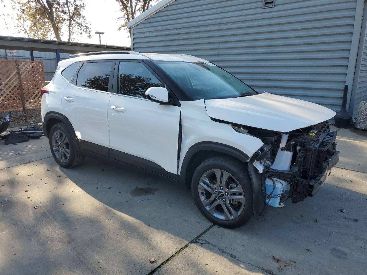 2023 KIA Seltos VIN KNDEU2AA8P7452356 Copart auction photo, front end damage thumbnail 4