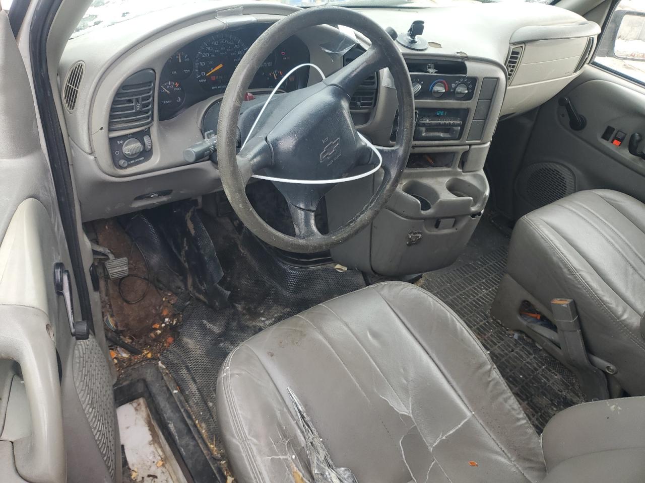 2000 Chevrolet Astro VIN 1GCDM19W0YB118424 Copart auction photo, front end / minor dent/scratches damage thumbnail 8