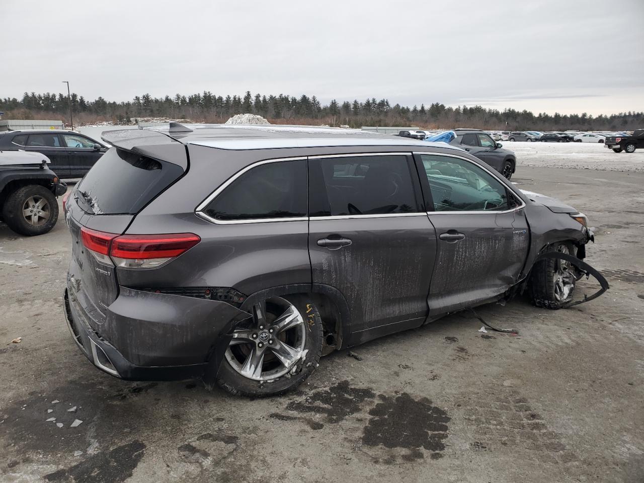 2019 Toyota Highlander VIN 5TDDGRFH6KS074151 Copart auction photo, side / front end damage thumbnail 3