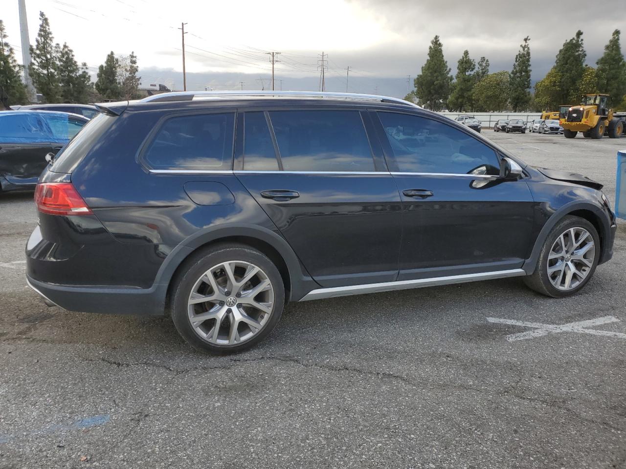 2017 Volkswagen Golf VIN 3VWH17AU2HM514495 Copart auction photo, front end damage thumbnail 3