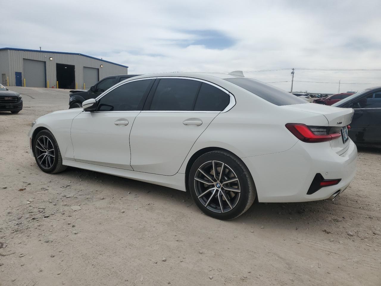 2022 BMW 3er VIN 3MW5R7J00N8C64705 Copart auction photo, side / minor dent/scratches damage thumbnail 2