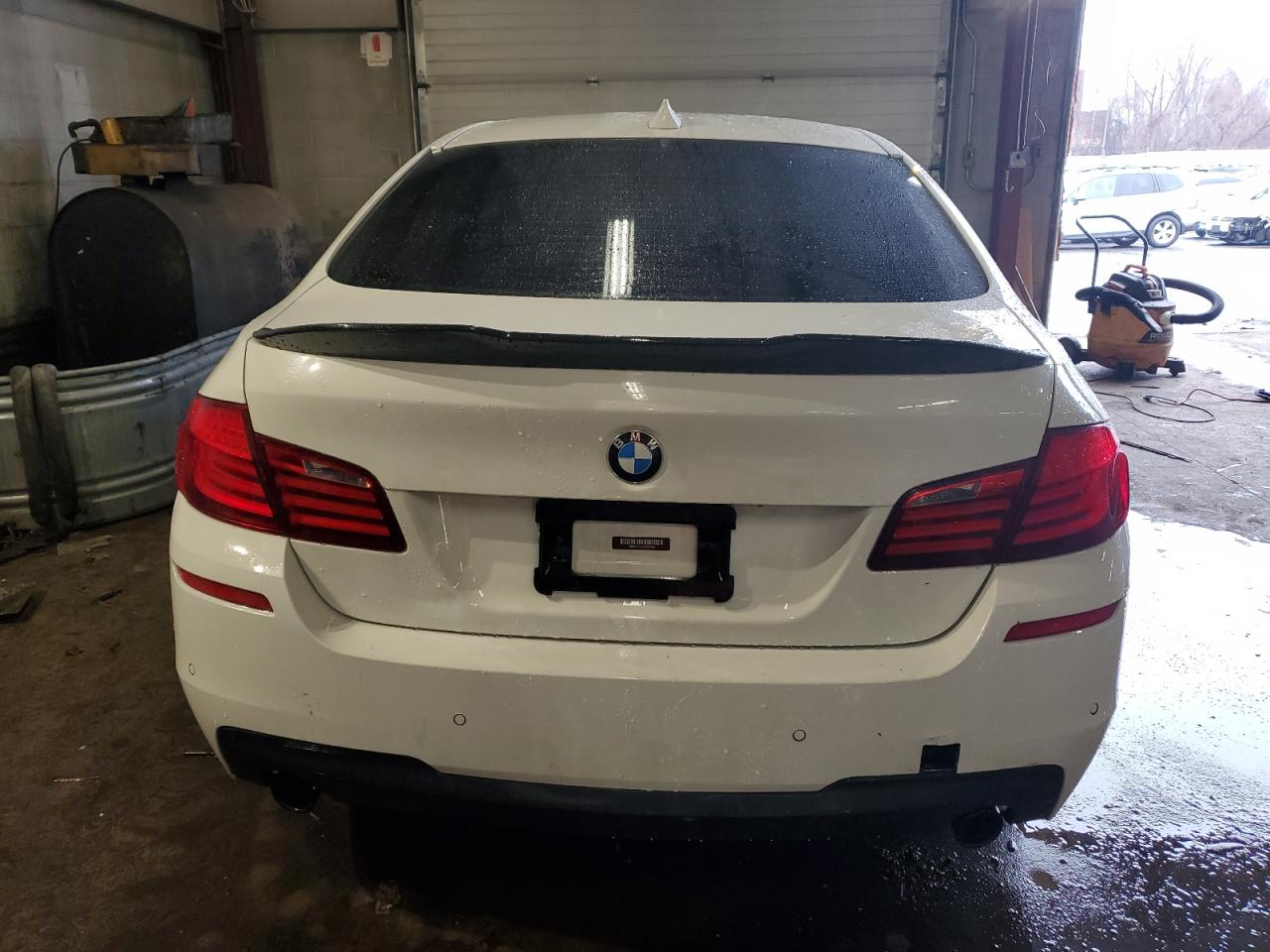2013 BMW 5er VIN WBAFU7C53DDU69352 Copart auction photo, side / front end damage thumbnail 6