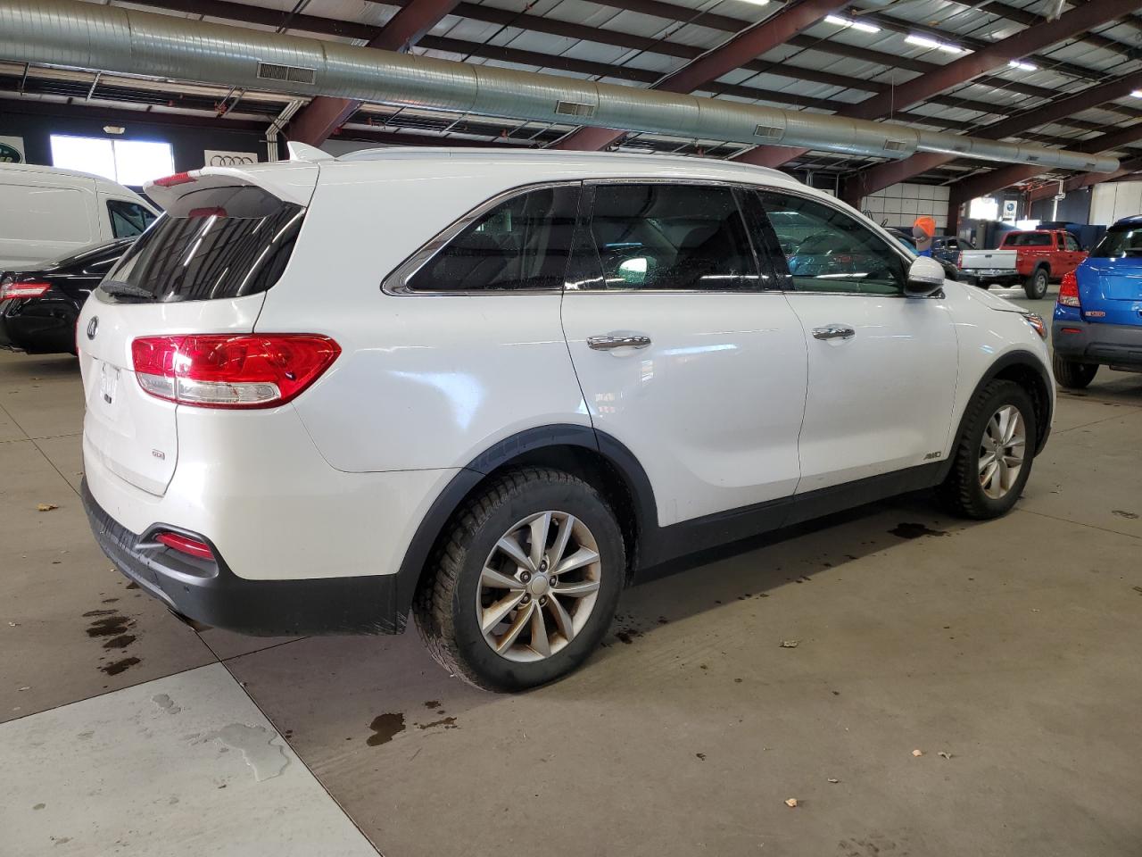 2017 KIA Sorento VIN 5XYPGDA39HG244617 Copart auction photo, minor dent/scratches / mechanical damage thumbnail 3