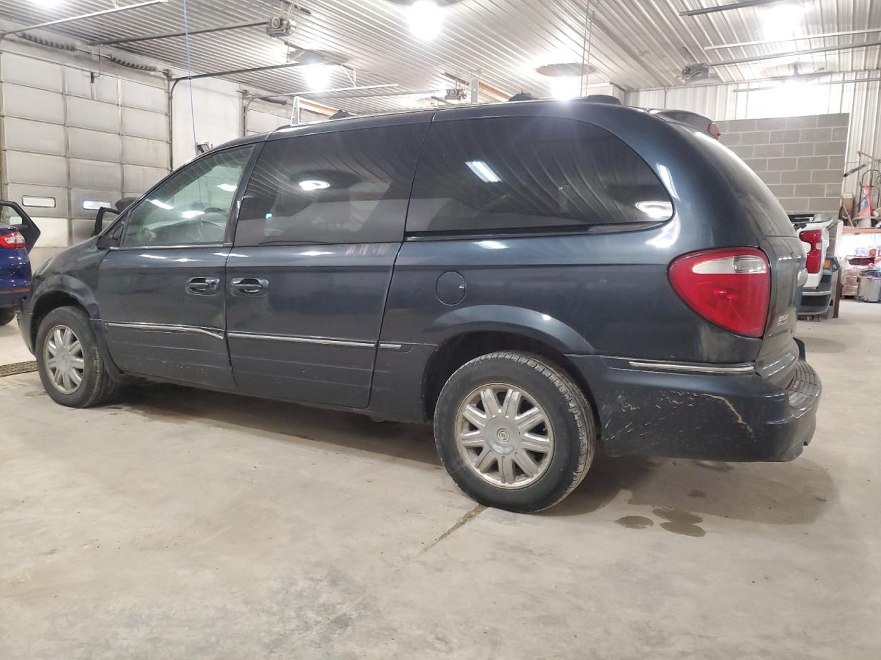 2007 Chrysler Town & Country VIN 2A4GP64L77R160582 Copart auction photo, front end / side damage thumbnail 2