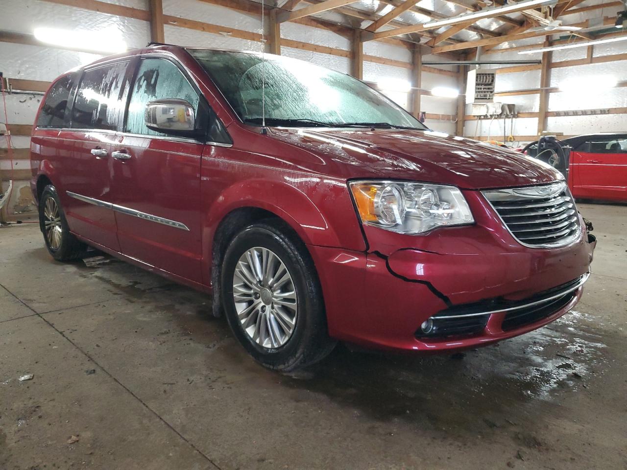 2015 Chrysler Town & Country VIN 2C4RC1CG3FR716919 Copart auction photo, front end / minor dent/scratches damage thumbnail 4