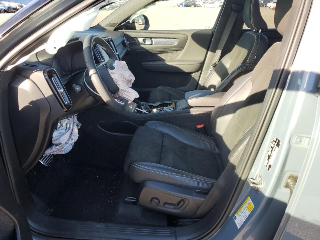 2022 Volvo XC40 VIN YV4162UM2N2724521 Copart auction photo, front end / side damage thumbnail 7