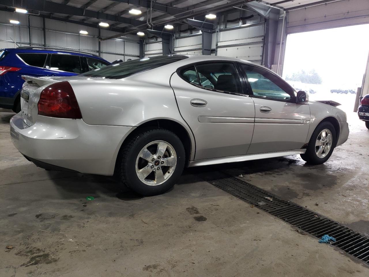 2006 Pontiac Grand Prix VIN 2G2WP552261223817 Copart auction photo, front end damage thumbnail 3