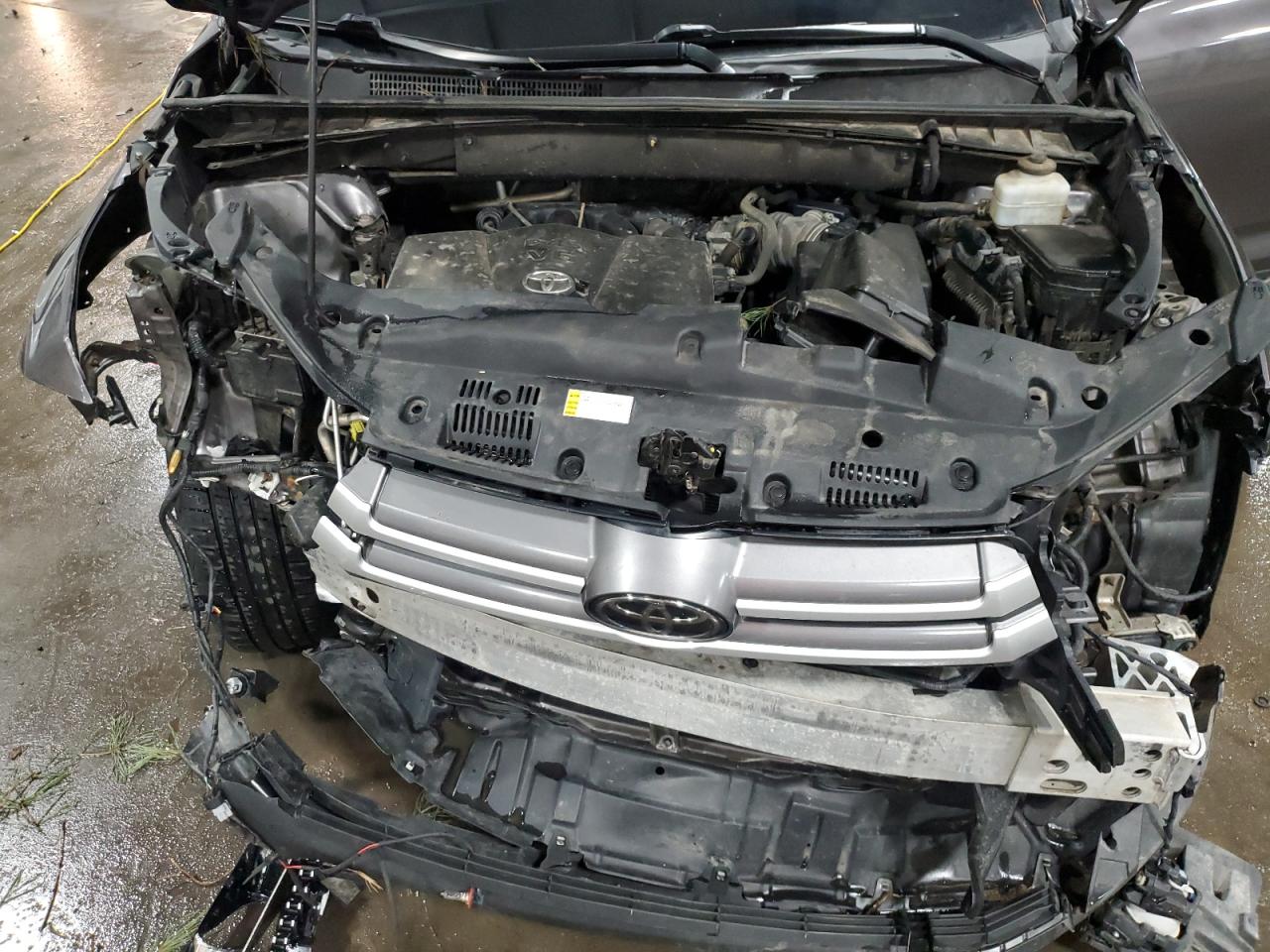 2019 Toyota Highlander VIN 5TDBZRFH7KS712991 Copart auction photo, front end damage thumbnail 13