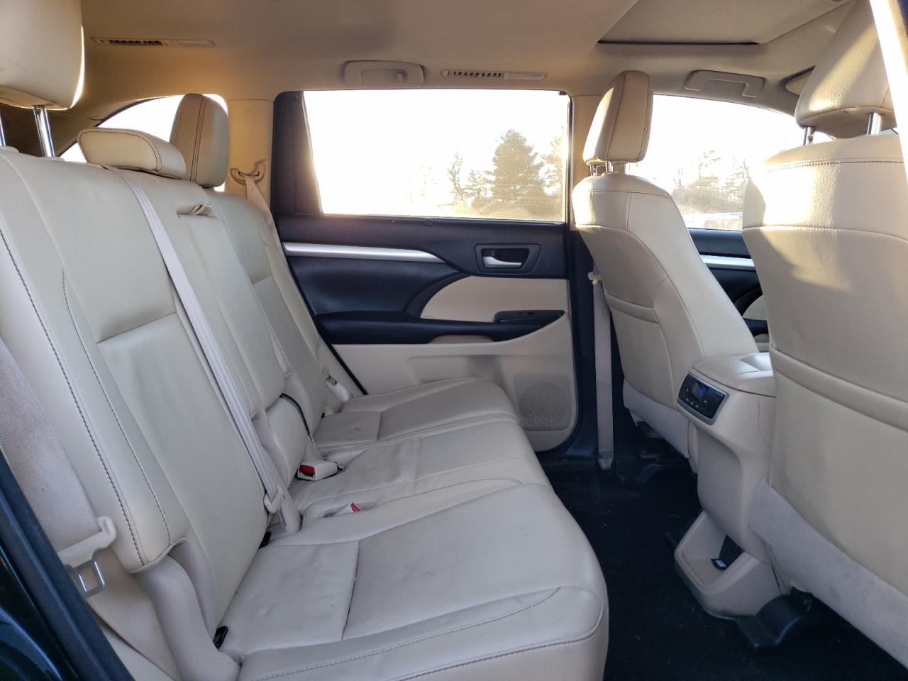 2017 Toyota Highlander VIN 5TDJZRFH3HS389706 Copart auction photo, all over / minor dent/scratches damage thumbnail 11