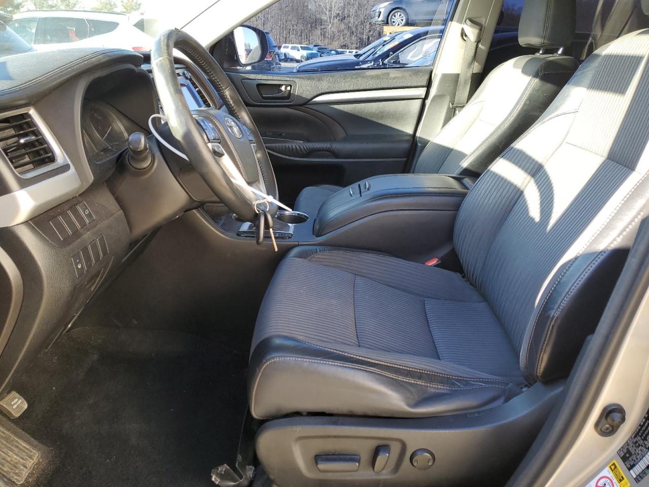 2015 Toyota Highlander VIN 5TDZKRFH4FS039084 Copart auction photo, front end / side damage thumbnail 7