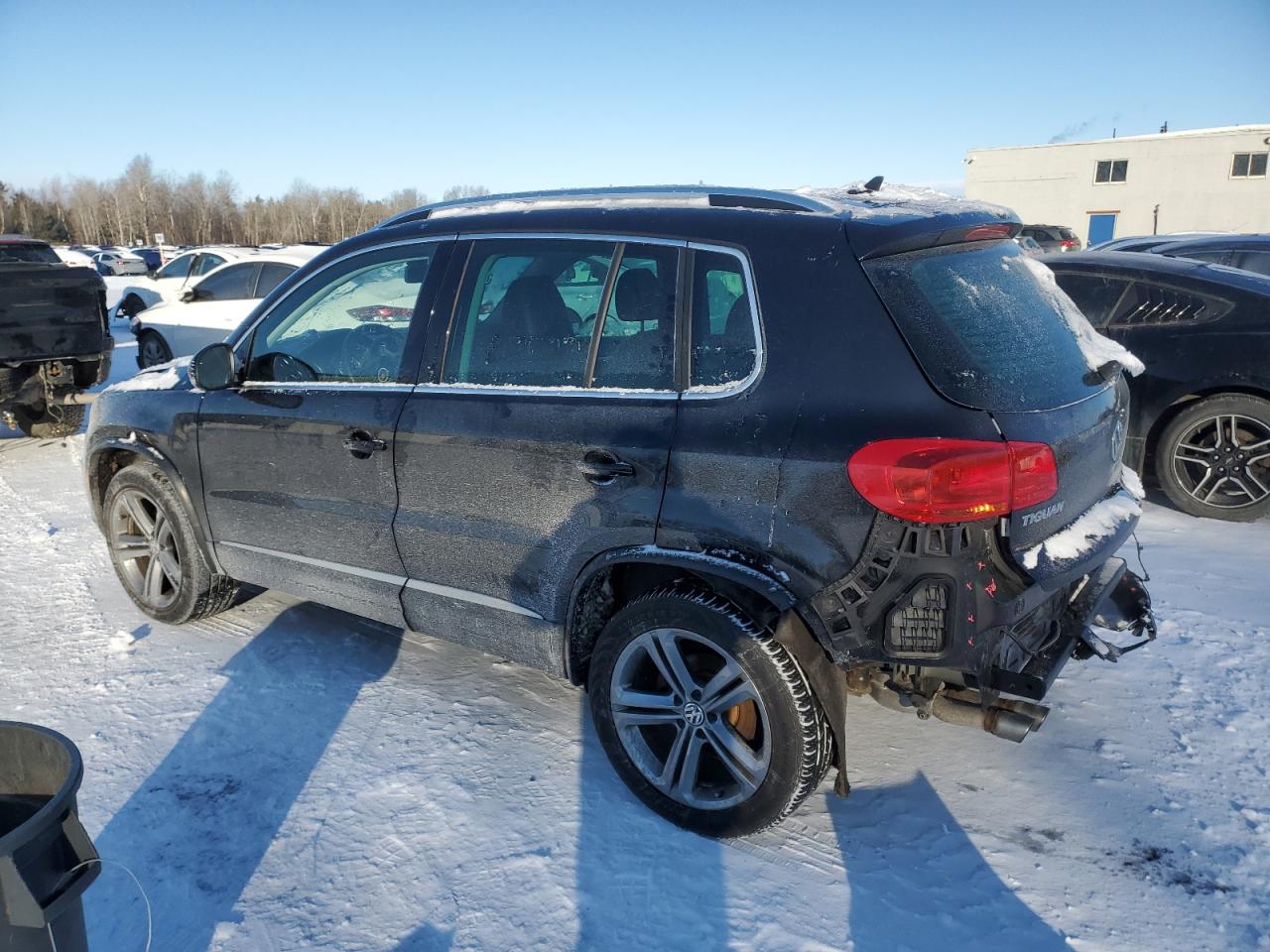 2017 Volkswagen Tiguan VIN WVGLV7AX1HK036164 Copart auction photo, rear end / minor dent/scratches damage thumbnail 2