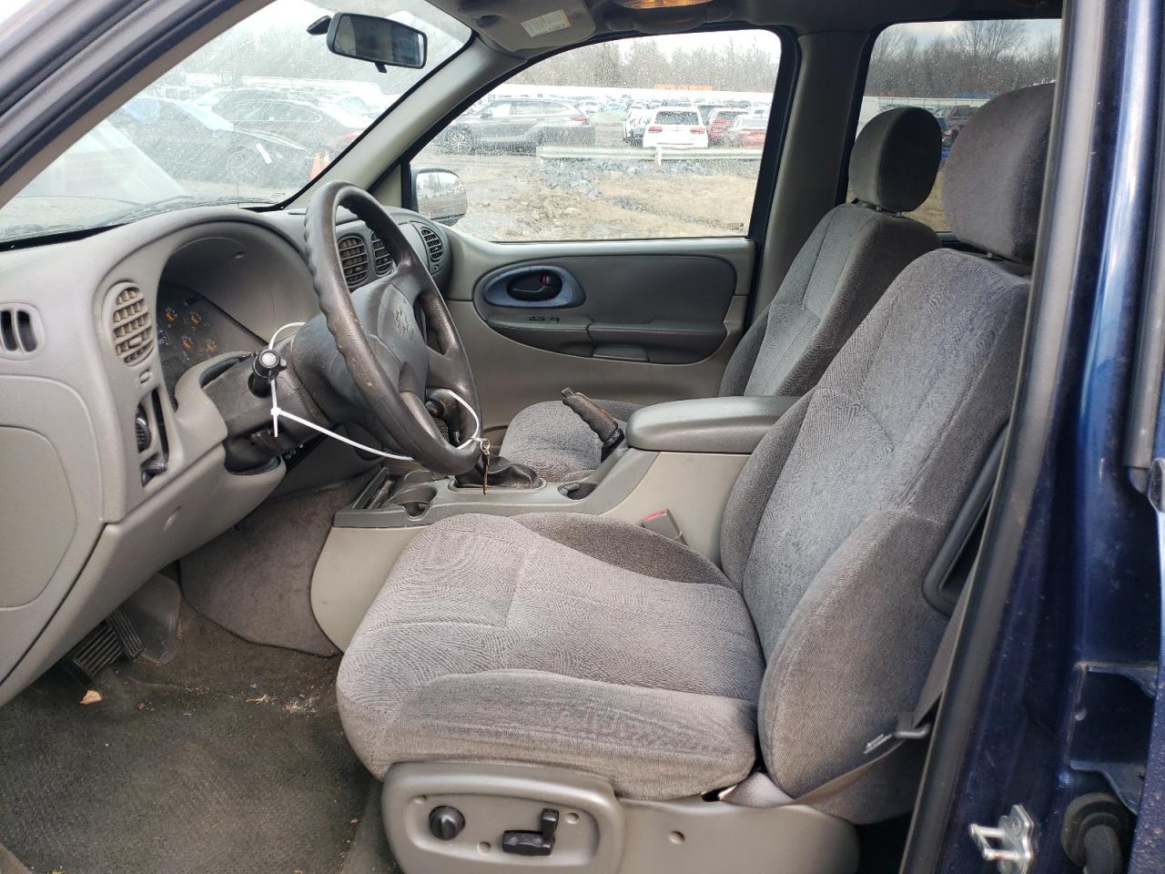 2004 Chevrolet TrailBlazer VIN 1GNDT13S242371464 Copart auction photo, rear end / minor dent/scratches damage thumbnail 7