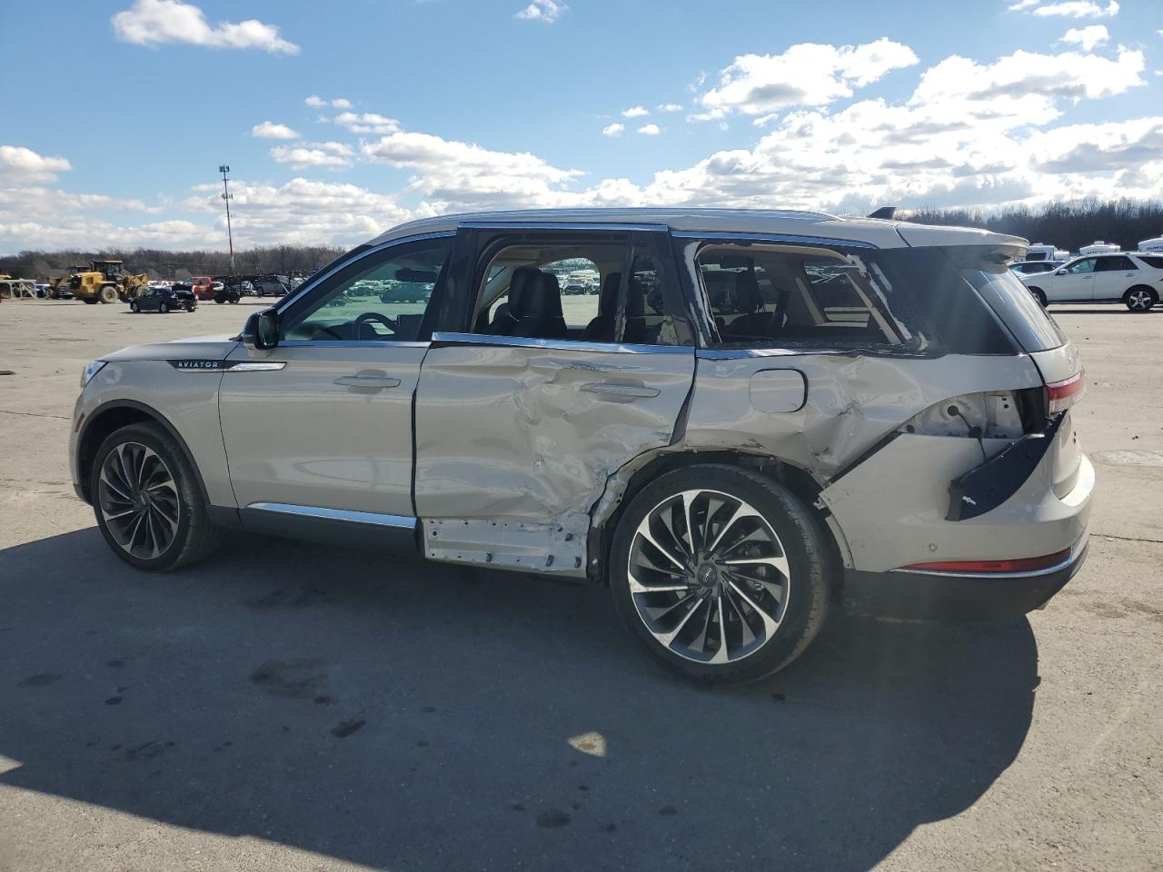 2021 Lincoln Aviator VIN 5LM5J7XC4MGL04899 Copart auction photo, rear end / side damage thumbnail 2