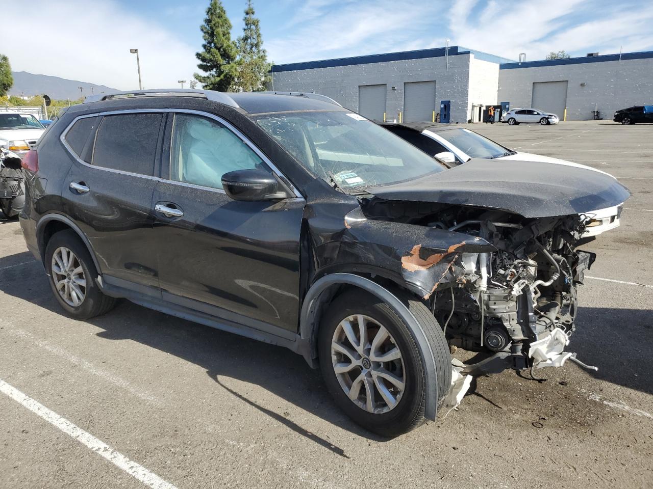 2018 Nissan Rogue VIN KNMAT2MT2JP606758 Copart auction photo, front end / side damage thumbnail 4