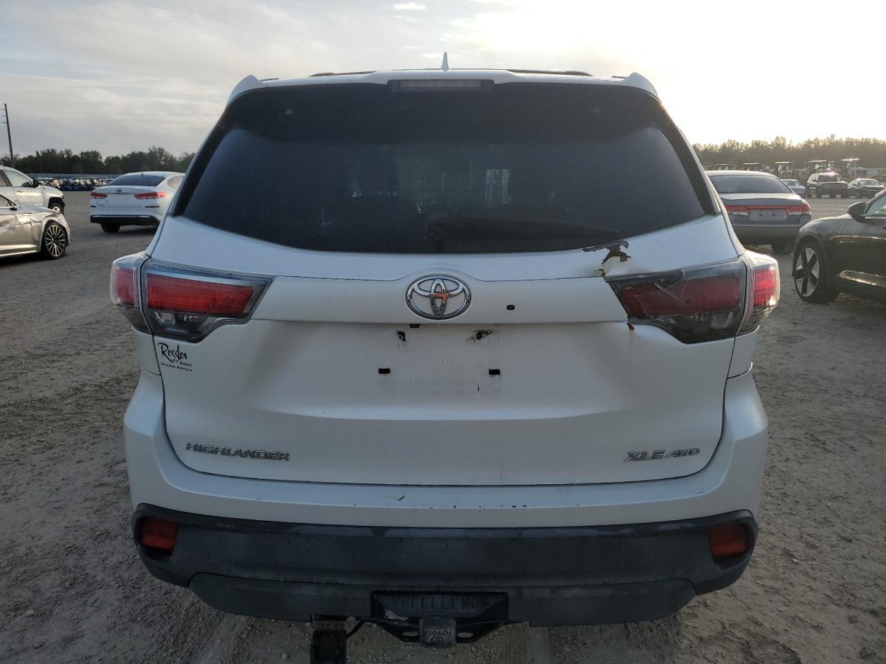 2015 Toyota Highlander VIN 5TDJKRFH4FS210994 Copart auction photo, water/flood damage thumbnail 6