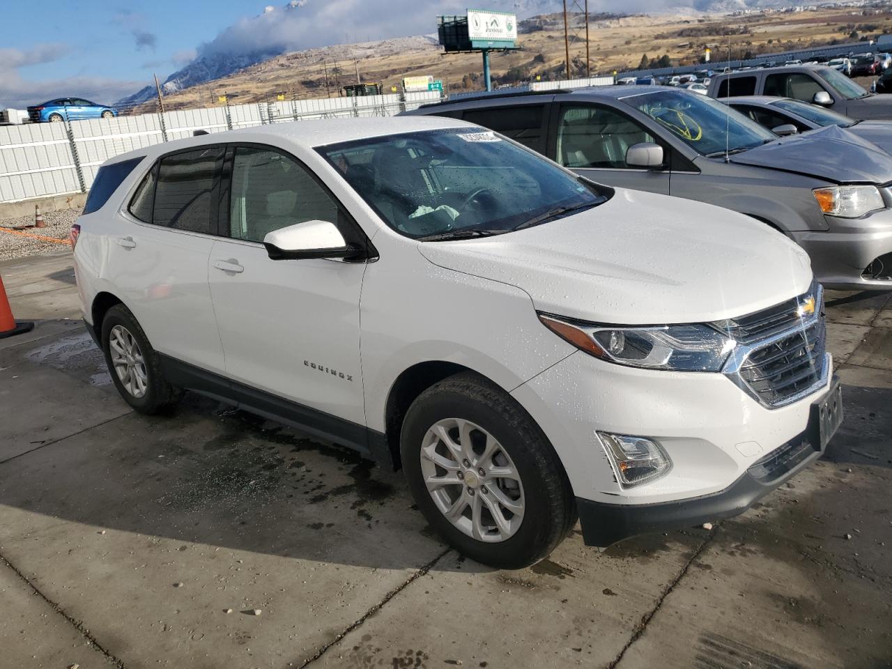 2020 Chevrolet Equinox VIN 3GNAXUEVXLS612092 Copart auction photo, front end damage thumbnail 4