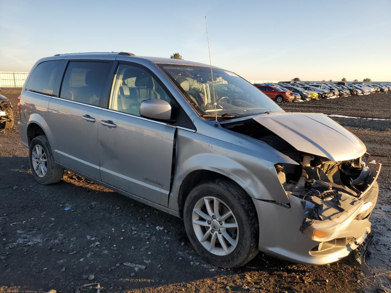 2018 Dodge Caravan VIN 2C4RDGCG2JR265152 Copart auction photo, all over damage thumbnail 4