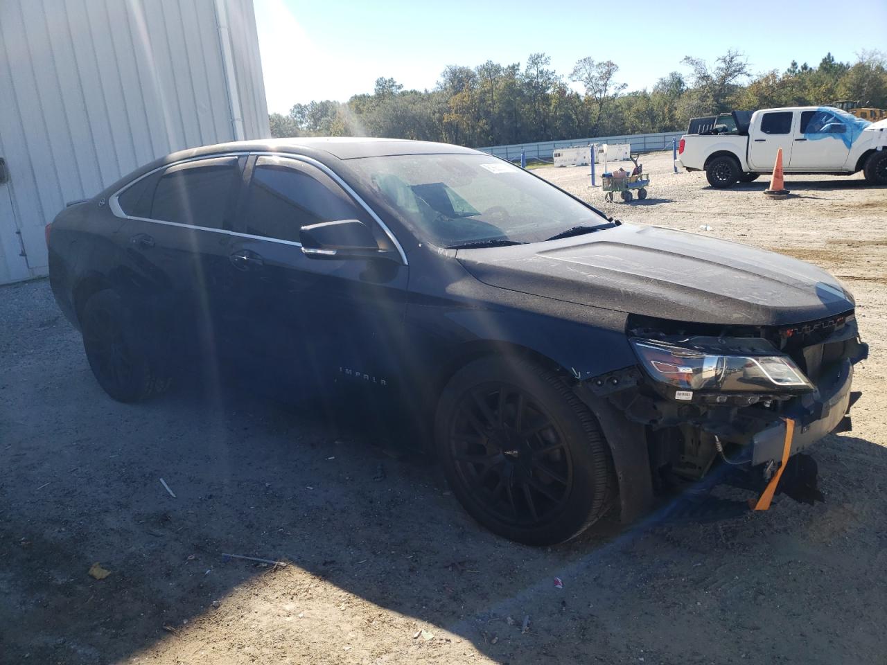 2015 Chevrolet Impala VIN 1G1125S32FU147319 Copart auction photo, front end / side damage thumbnail 4