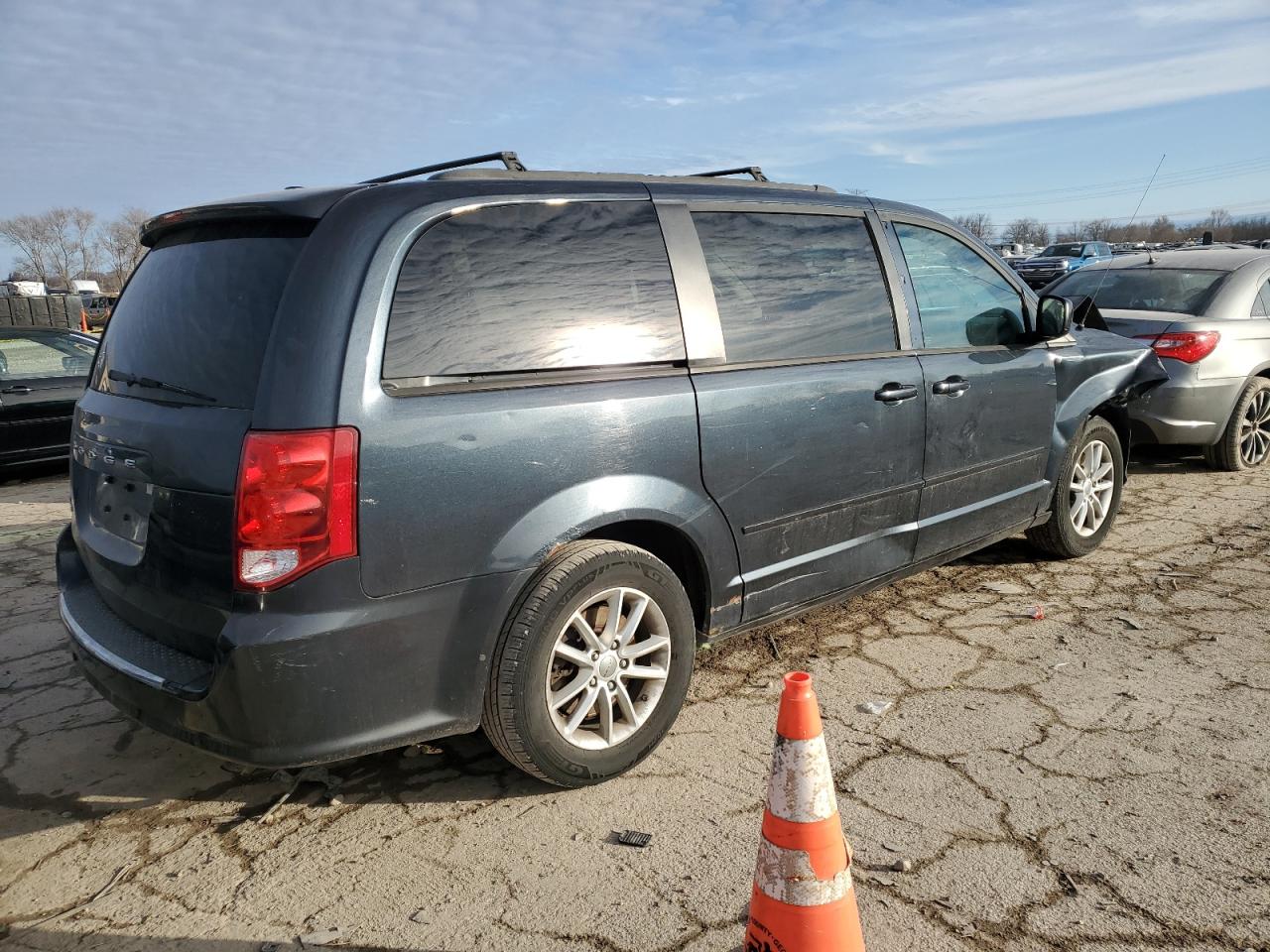 2013 Dodge Caravan VIN 2C4RDGCGXDR643948 Copart auction photo, front end damage thumbnail 3