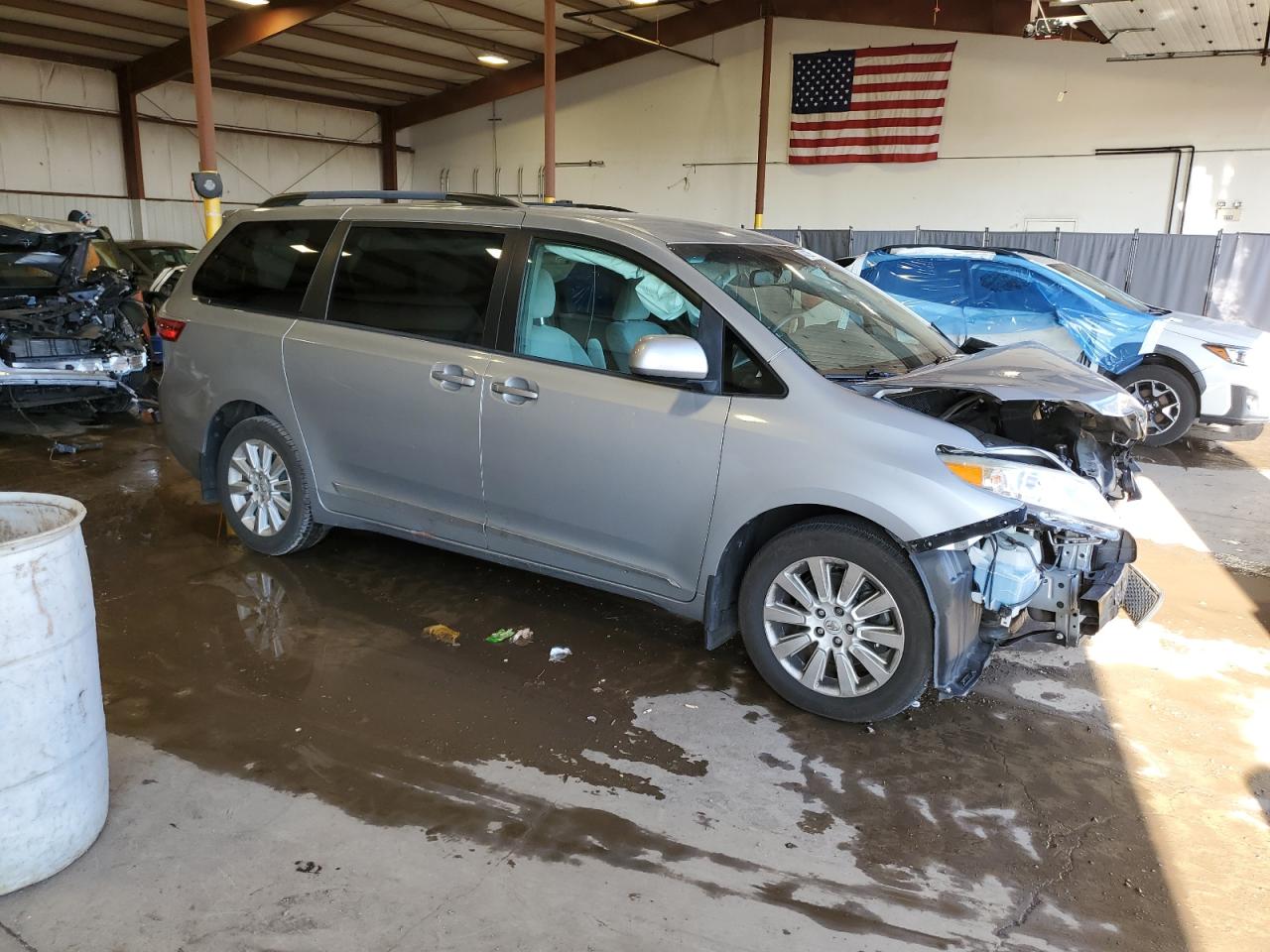 2015 Toyota Sienna VIN 5TDJK3DC9FS127999 Copart auction photo, front end damage thumbnail 4