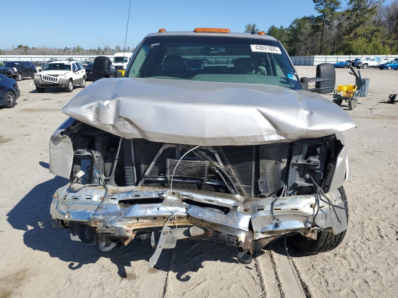 2004 Chevrolet Silverado VIN 1GCHK23U84F221128 Copart auction photo, front end / rear end damage thumbnail 5