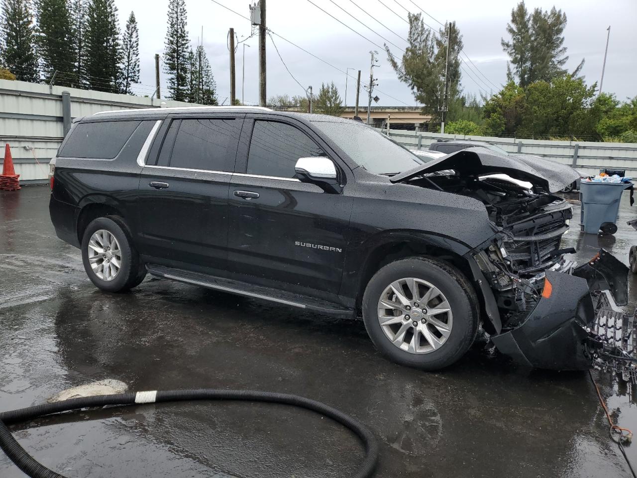 2021 Chevrolet Suburban VIN 1GNSKFKD1MR338361 Copart auction photo, front end damage thumbnail 4