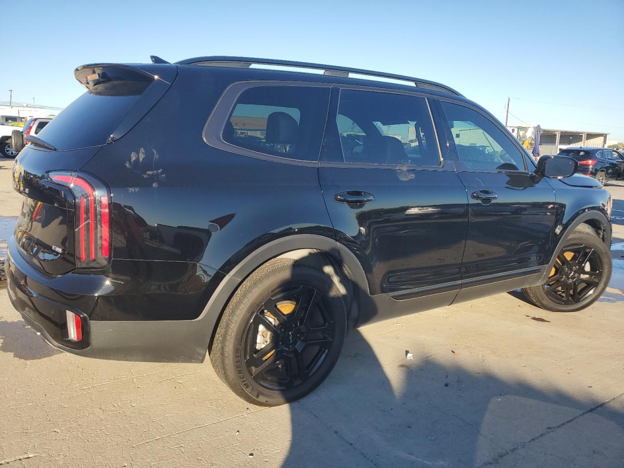 2024 KIA Telluride VIN 5XYP5DGC3RG458260 Copart auction photo, front end / side damage thumbnail 3