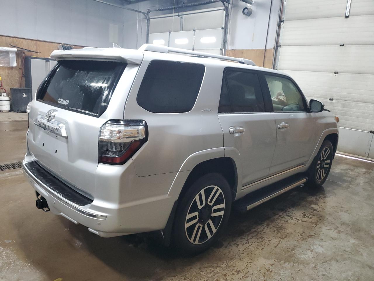 2015 Toyota 4Runner VIN JTEBU5JR6F5238143 Copart auction photo, front end / minor dent/scratches damage thumbnail 3