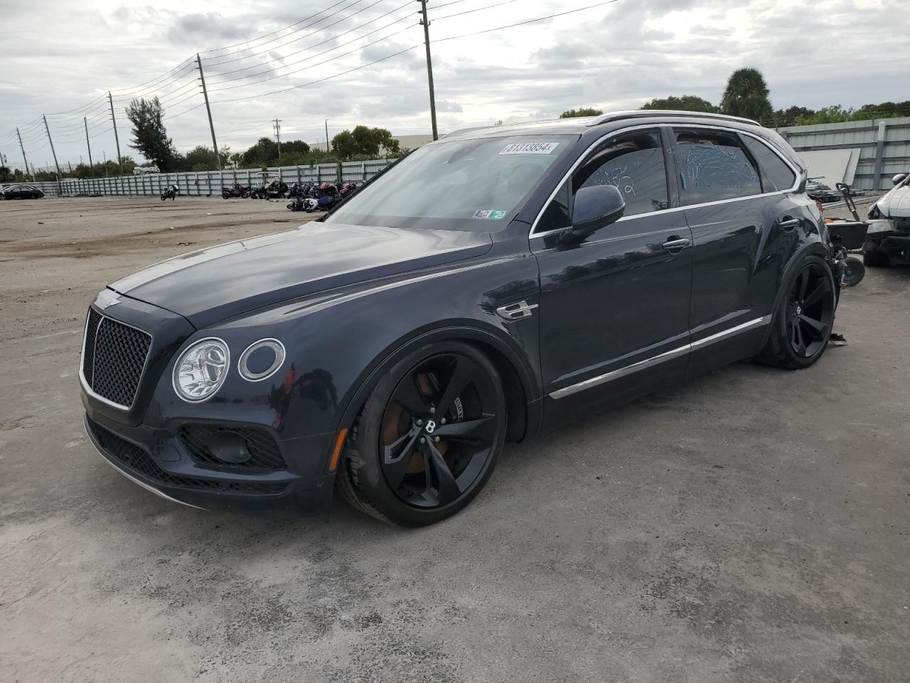 2019 Bentley Bentayga VIN SJAAM2ZV6KC025300 - Copart auction photo