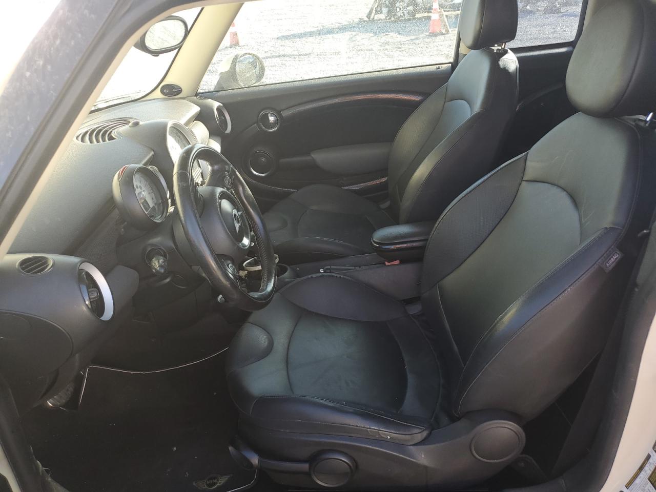 2011 MINI Cooper VIN WMWZG3C5XBTY35940 Copart auction photo, minor dent/scratches damage thumbnail 7