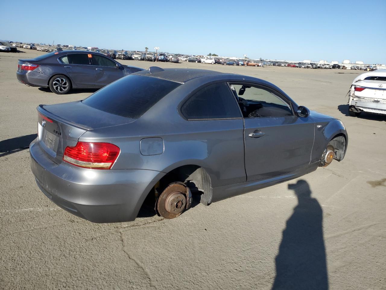 2009 BMW 1er VIN WBAUC73549VK94718 Copart auction photo, stripped / undercarriage damage thumbnail 3