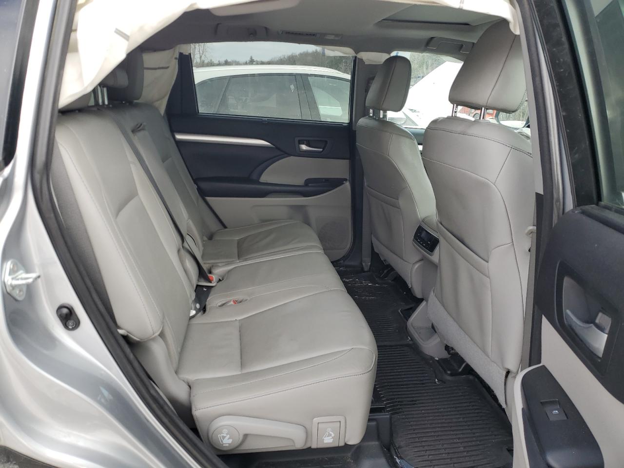 2016 Toyota Highlander VIN 5TDJKRFH8GS295906 Copart auction photo, front end / minor dent/scratches damage thumbnail 11