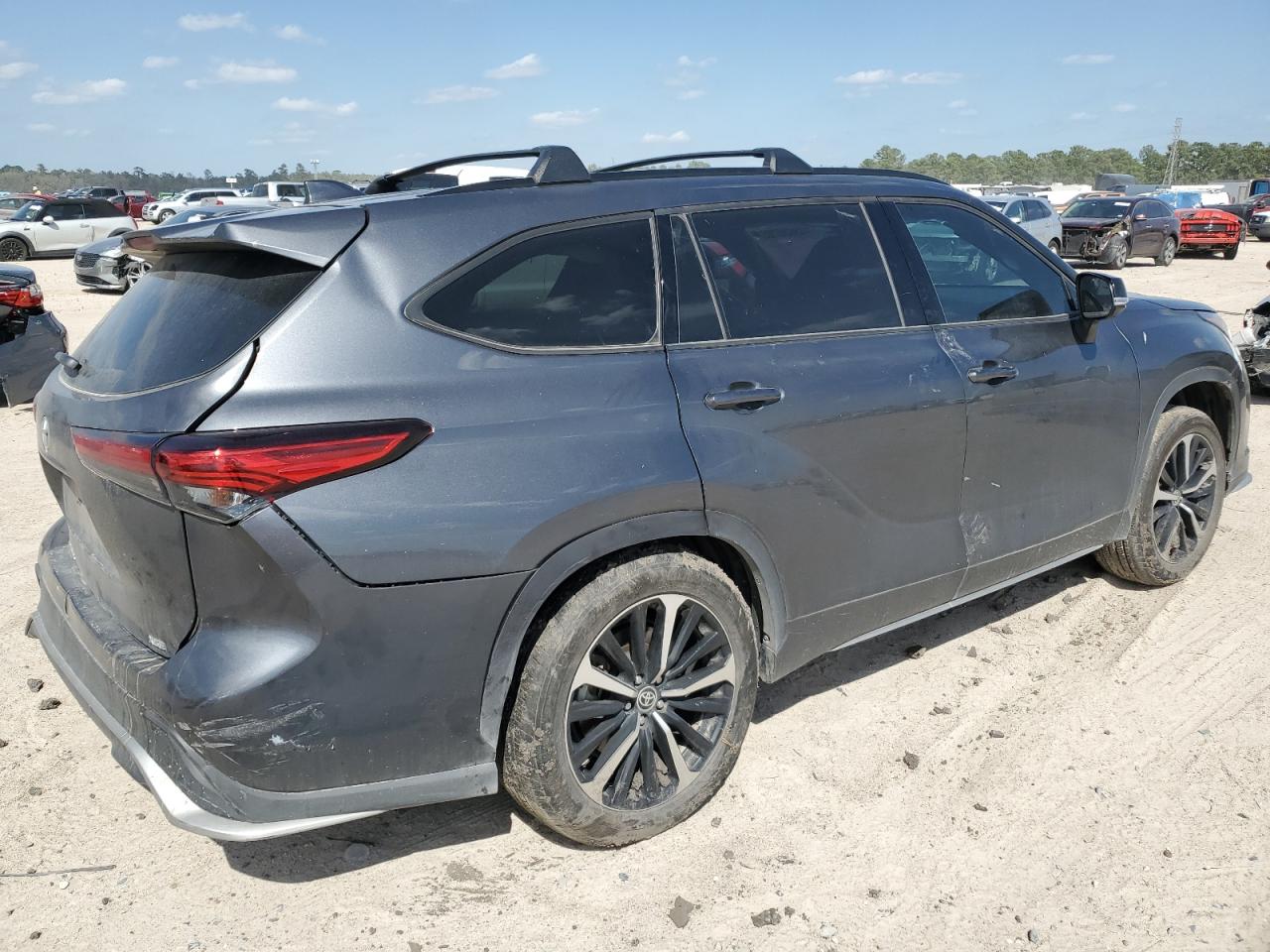 2021 Toyota Highlander VIN 5TDJZRAH1MS035393 Copart auction photo, side / all over damage thumbnail 3