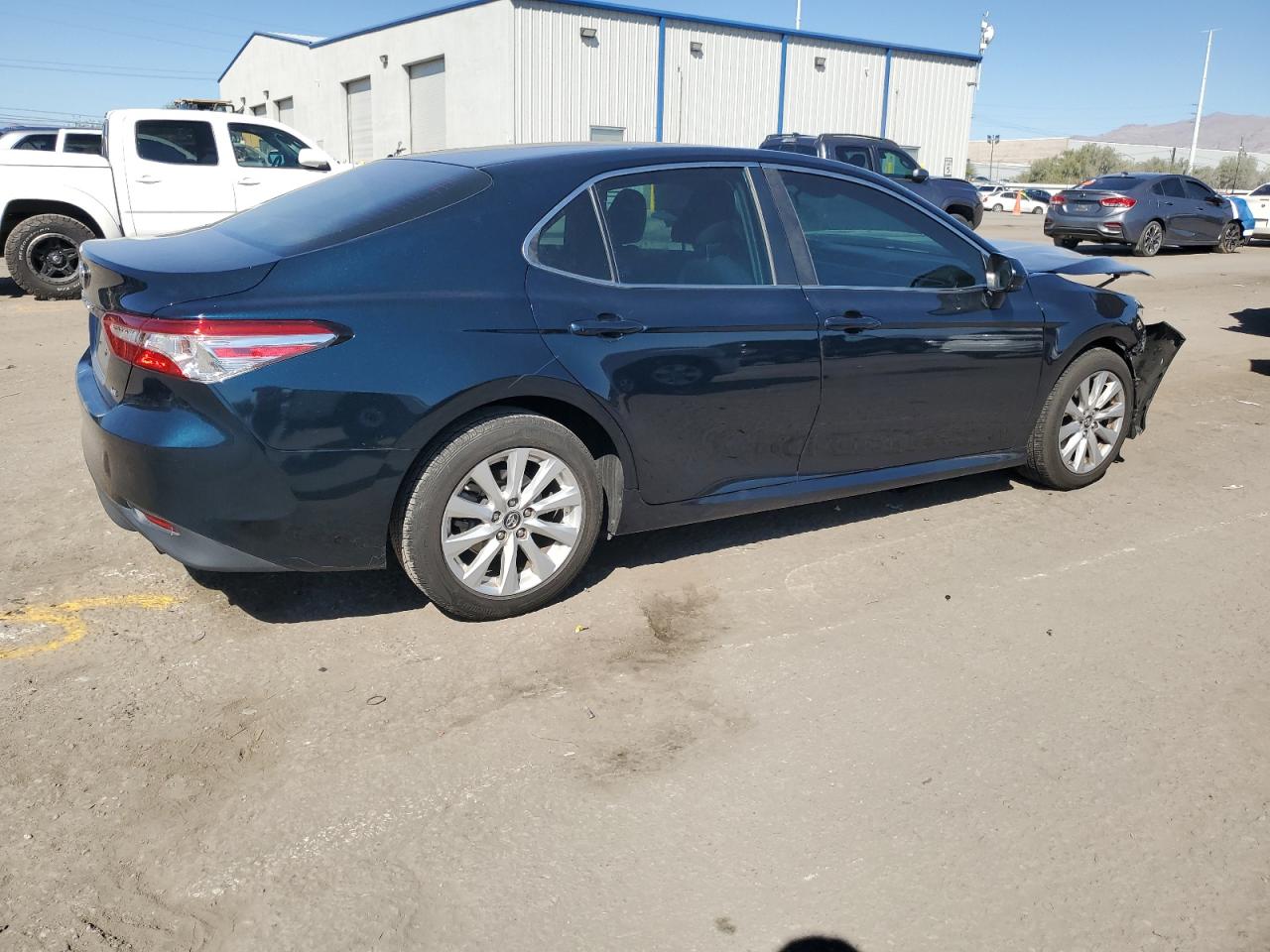 2018 Toyota Camry VIN 4T1B11HK5JU617224 Copart auction photo, front end damage thumbnail 3