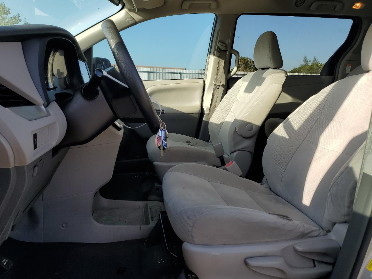 2019 Toyota Sienna VIN 5TDZZ3DC2KS992600 Copart auction photo, front end / rear end damage thumbnail 7