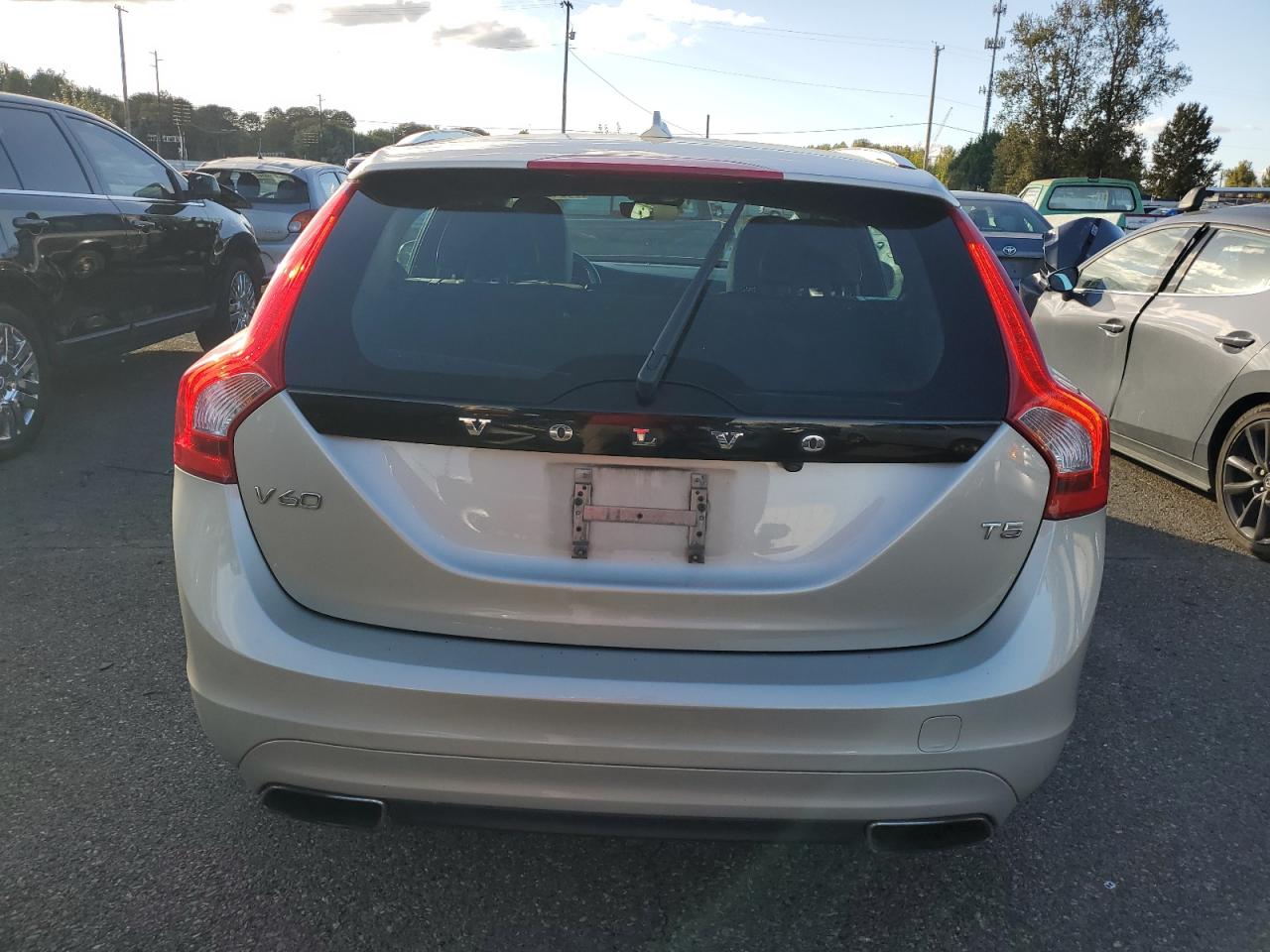 2017 Volvo V60 VIN YV140MEK6H1336531 Copart auction photo, front end damage thumbnail 6