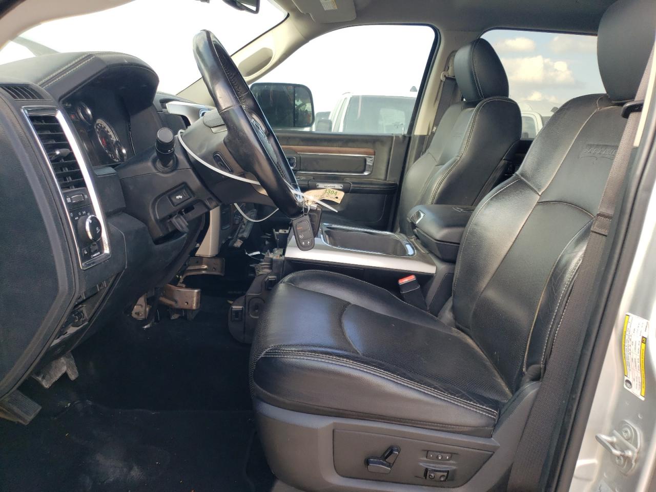 2017 RAM 2500 VIN 3C6UR5FL8HG586175 Copart auction photo, side / minor dent/scratches damage thumbnail 7