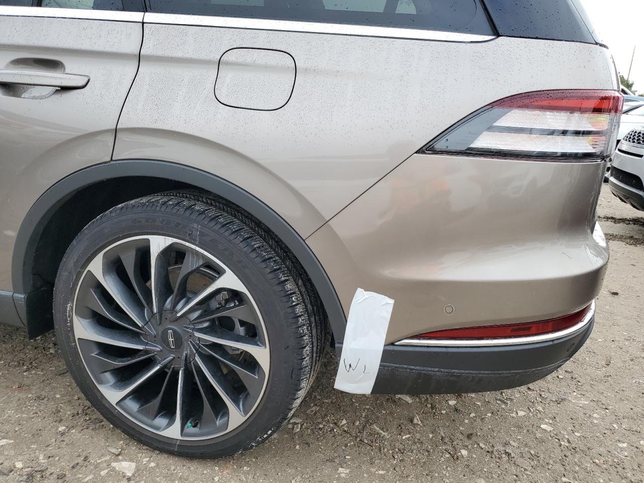 2021 Lincoln Aviator VIN 5LM5J7XC3MGL09091 Copart auction photo, water/flood damage thumbnail 13
