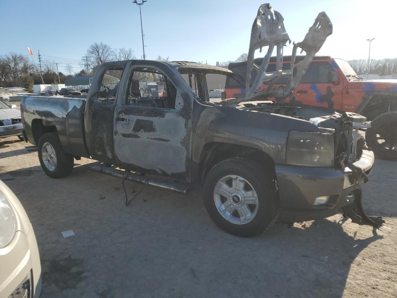 2011 Chevrolet Silverado VIN 1GCRKSE34BZ253319 Copart auction photo, burn damage thumbnail 4
