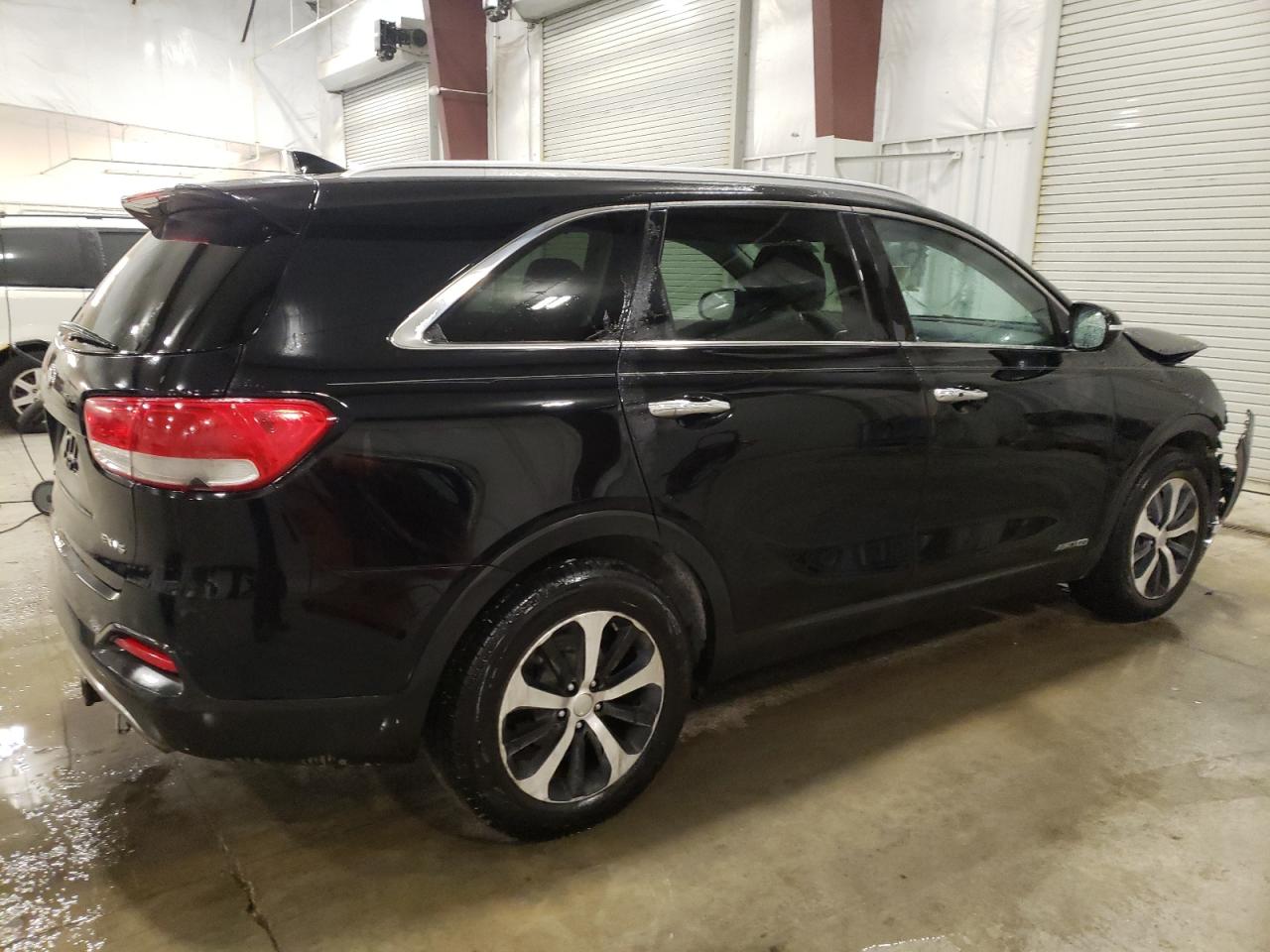 2017 KIA Sorento VIN 5XYPHDA5XHG323390 Copart auction photo, front end damage thumbnail 3
