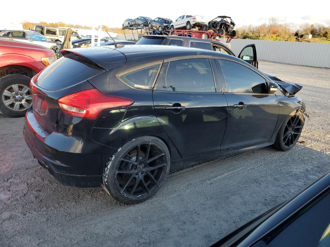 2016 Ford Focus VIN 1FADP3K25GL331233 Copart auction photo, front end / minor dent/scratches damage thumbnail 3