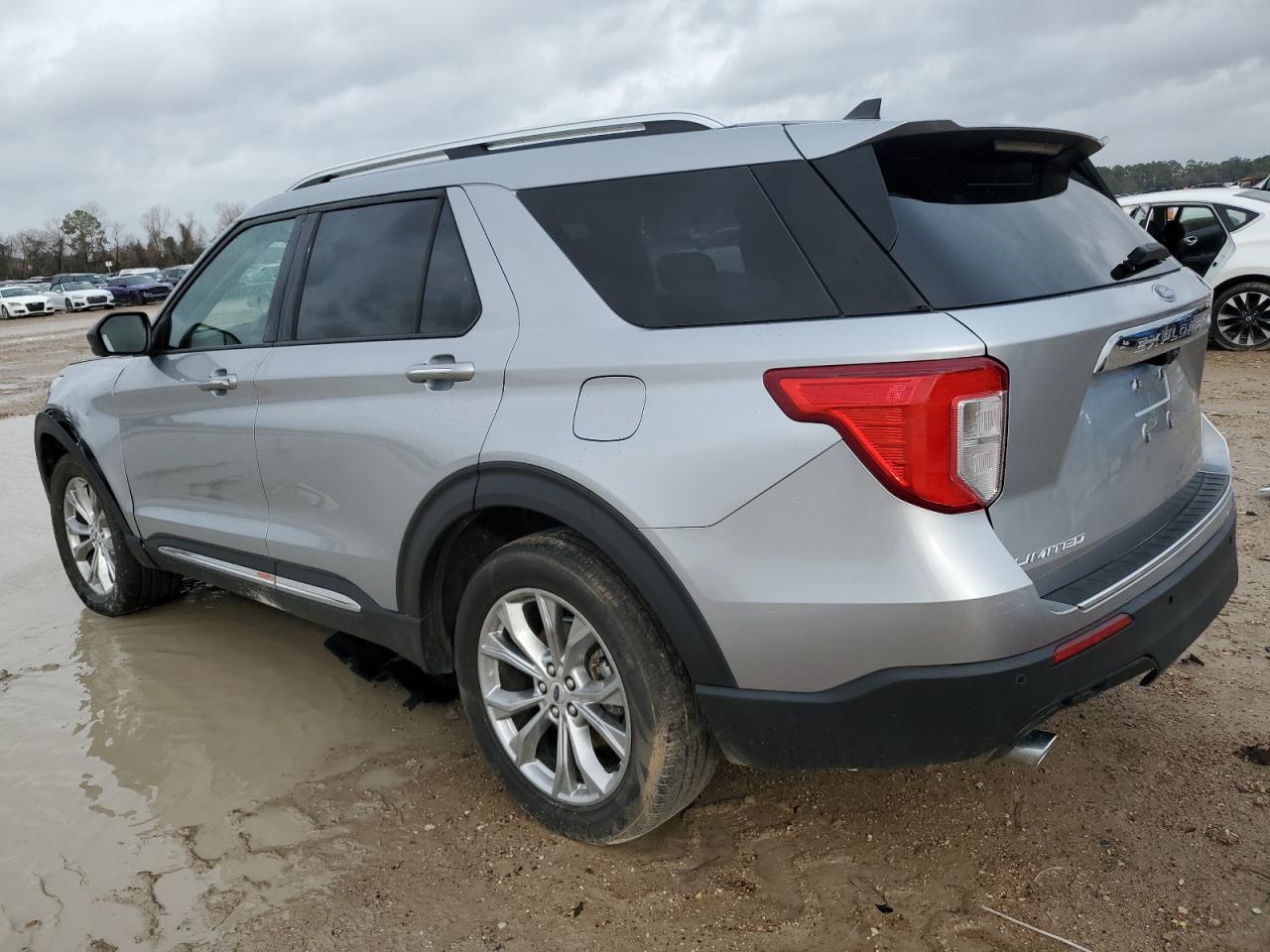 2022 Ford Explorer VIN 1FMSK7FH5NGA53327 Copart auction photo, side / front end damage thumbnail 2
