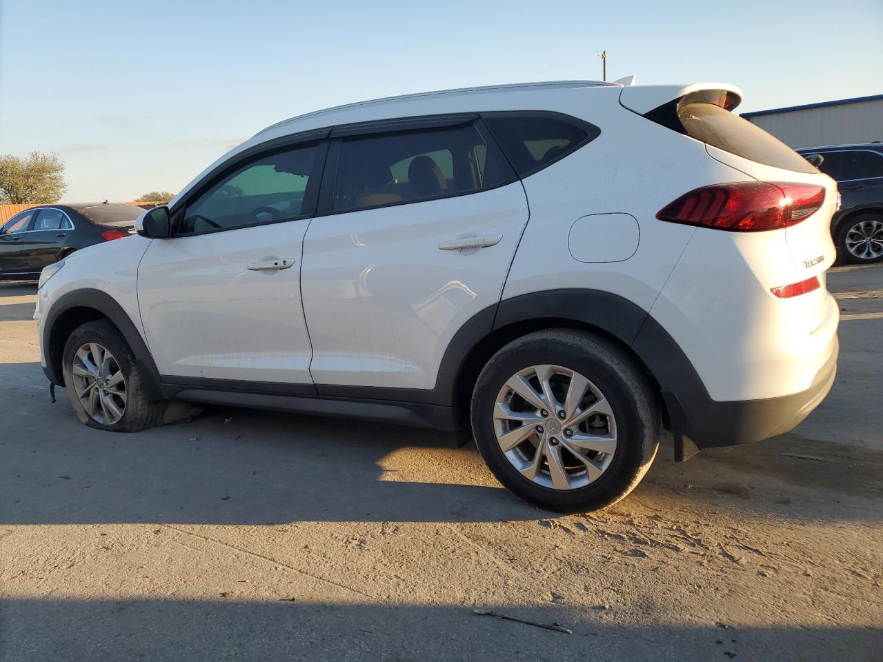 2020 Hyundai Tucson VIN KM8J33A43LU216822 Copart auction photo, front end damage thumbnail 2