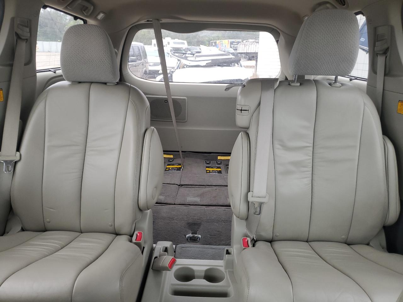 2011 Toyota Sienna VIN 5TDYK3DC1BS096420 Copart auction photo, minor dent/scratches damage thumbnail 10