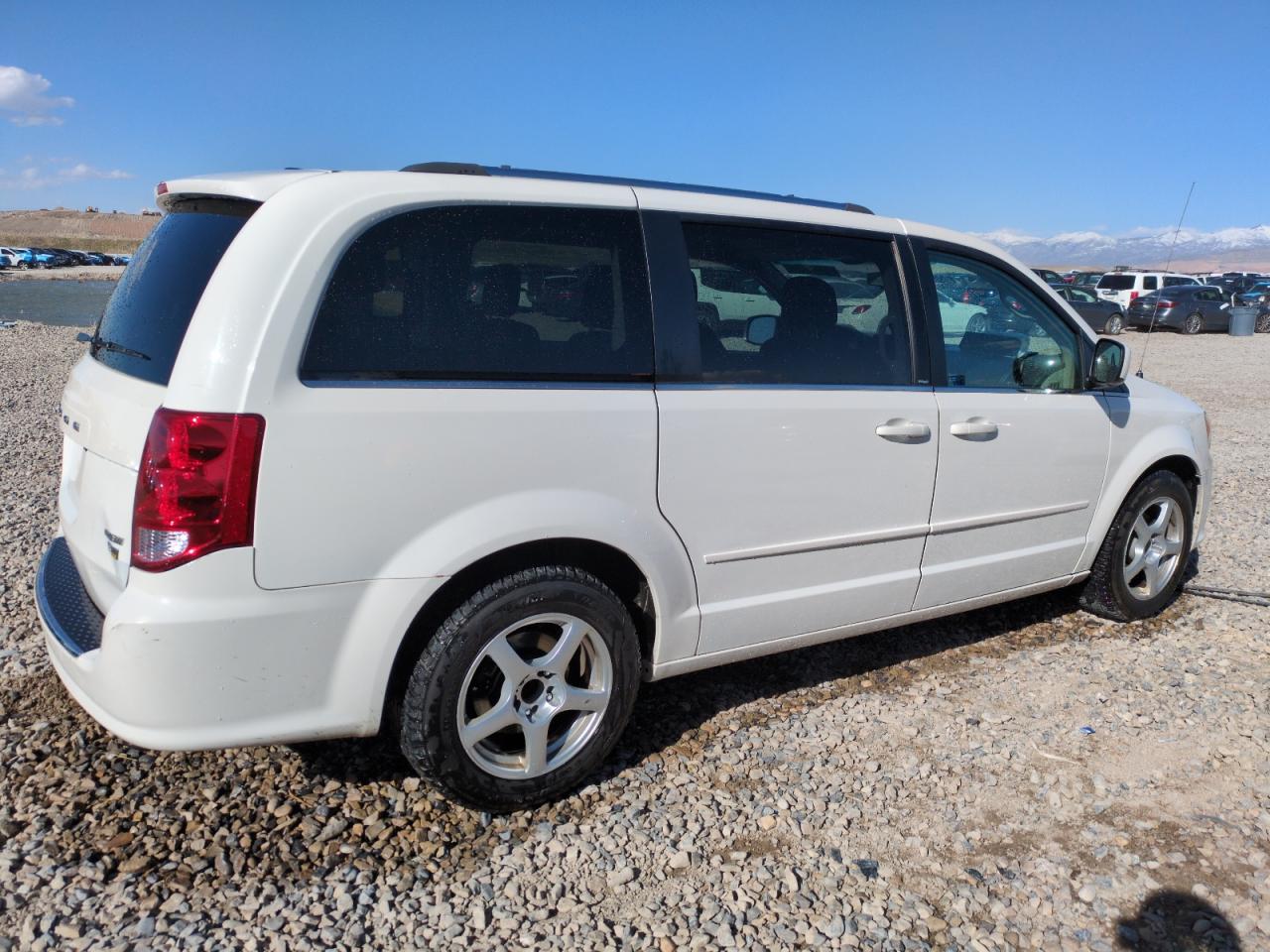 2013 Dodge Caravan VIN 2C4RDGDG6DR549225 Copart auction photo, front end damage thumbnail 3