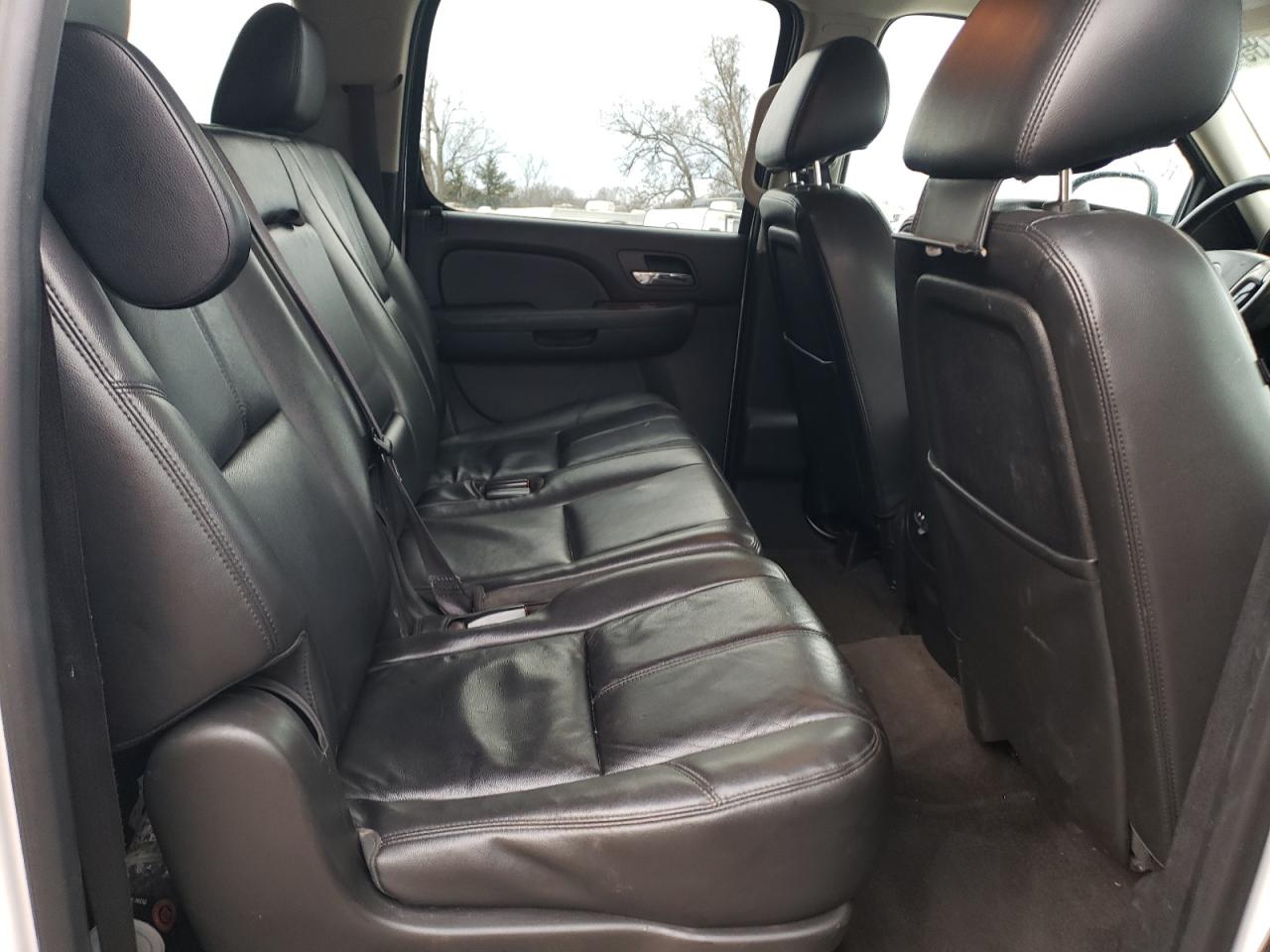 2013 Chevrolet Suburban VIN 1GNSCJE07DR245756 Copart auction photo, front end damage thumbnail 11