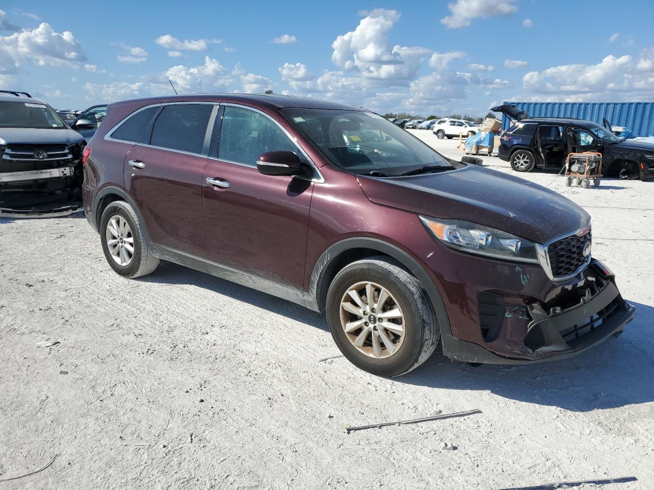 2019 KIA Sorento VIN 5XYPG4A32KG564644 Copart auction photo, front end / minor dent/scratches damage thumbnail 4