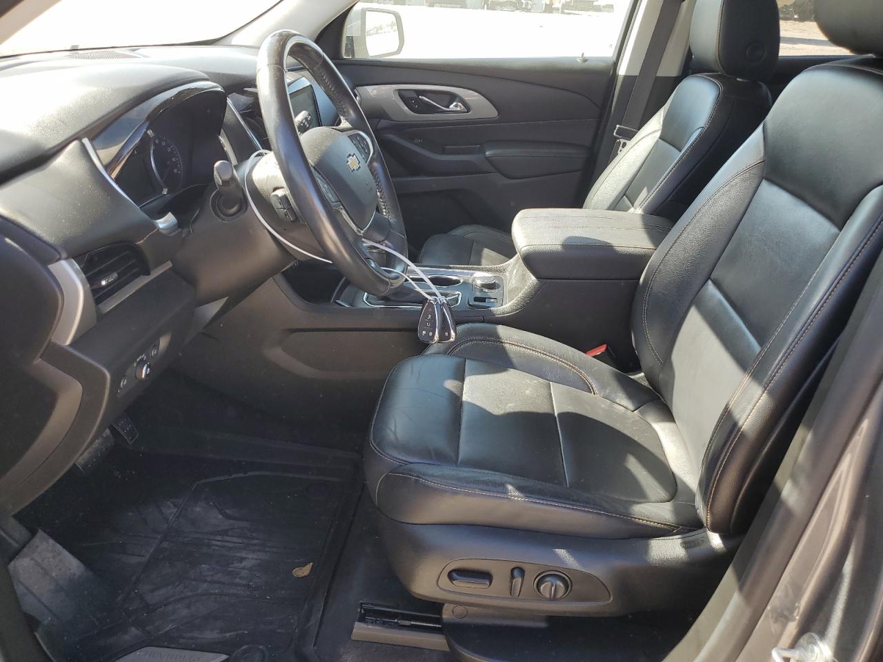 2020 Chevrolet Traverse VIN 1GNEVHKW6LJ304592 Copart auction photo, rear end / minor dent/scratches damage thumbnail 7